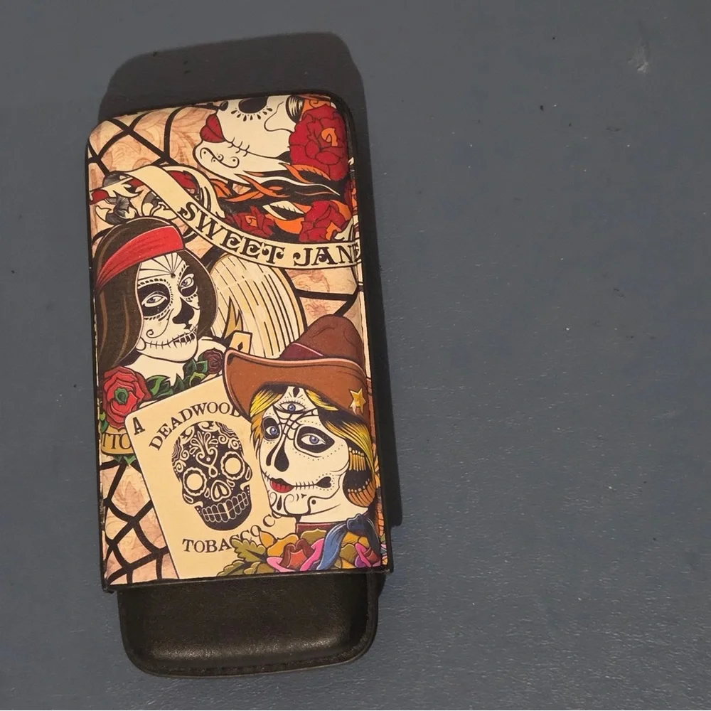 Drew Estate 2018 Limited Edition “Three Sisters" 3-finger leather Cigar case. - Picture 6 of 6